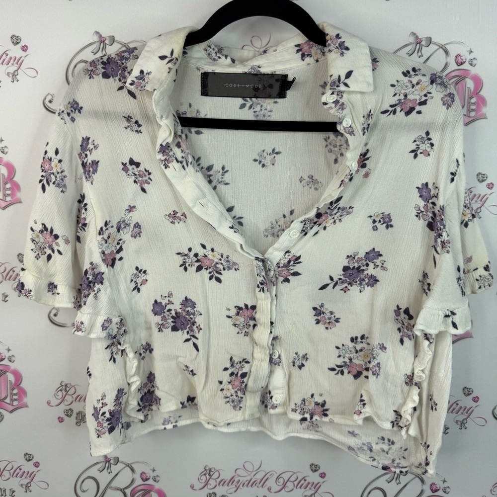 Code x mode T-shirt cropped Chic Floral Button-Up Blouse in White and Purple
